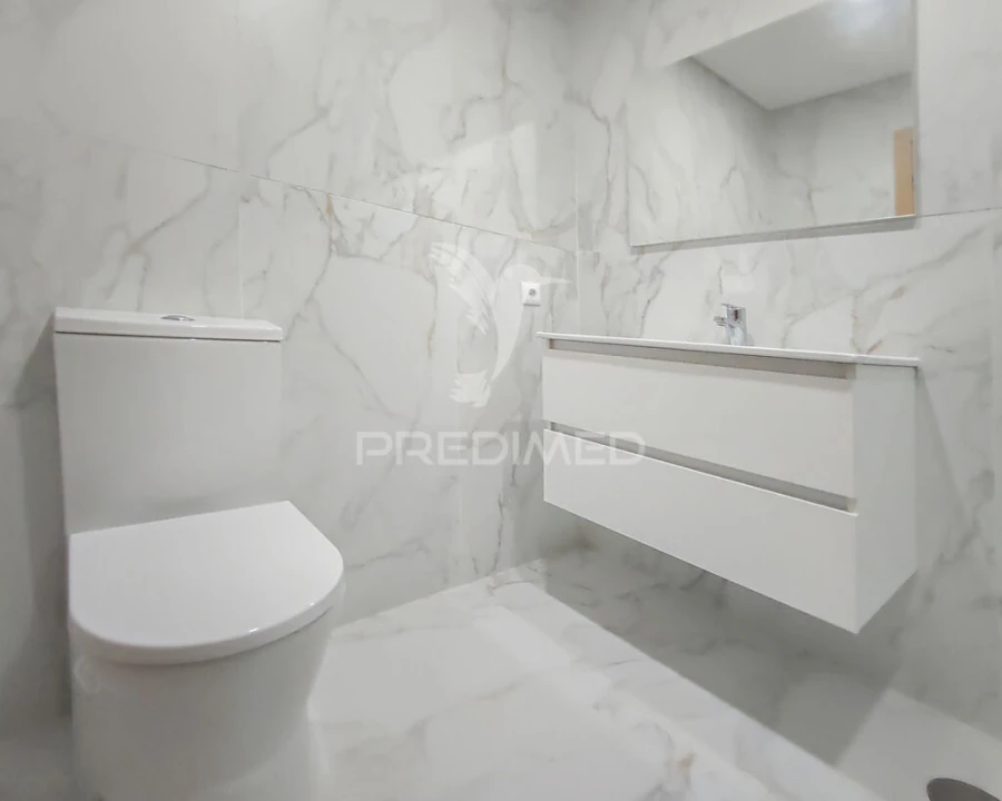 Apartamento T1 para Venda em Urgezes Foto 4