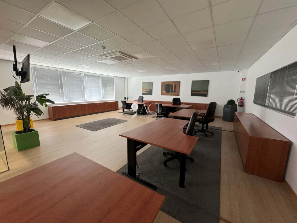 Prédio para Venda em Santo Antão e São Julião do Tojal Foto 18