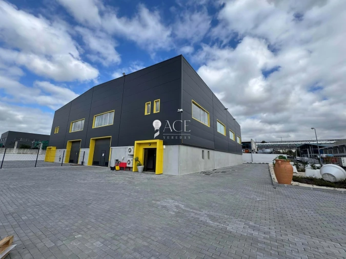 Prédio para Venda em Santo Antão e São Julião do Tojal Foto 1