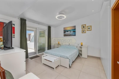 Moradia T3 para Venda em Santa Barbara de Nexe