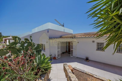 Moradia T3 para Venda em Santa Barbara de Nexe