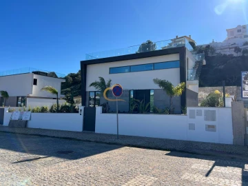 Moradia T4 para Venda em Albufeira e Olhos de Água
