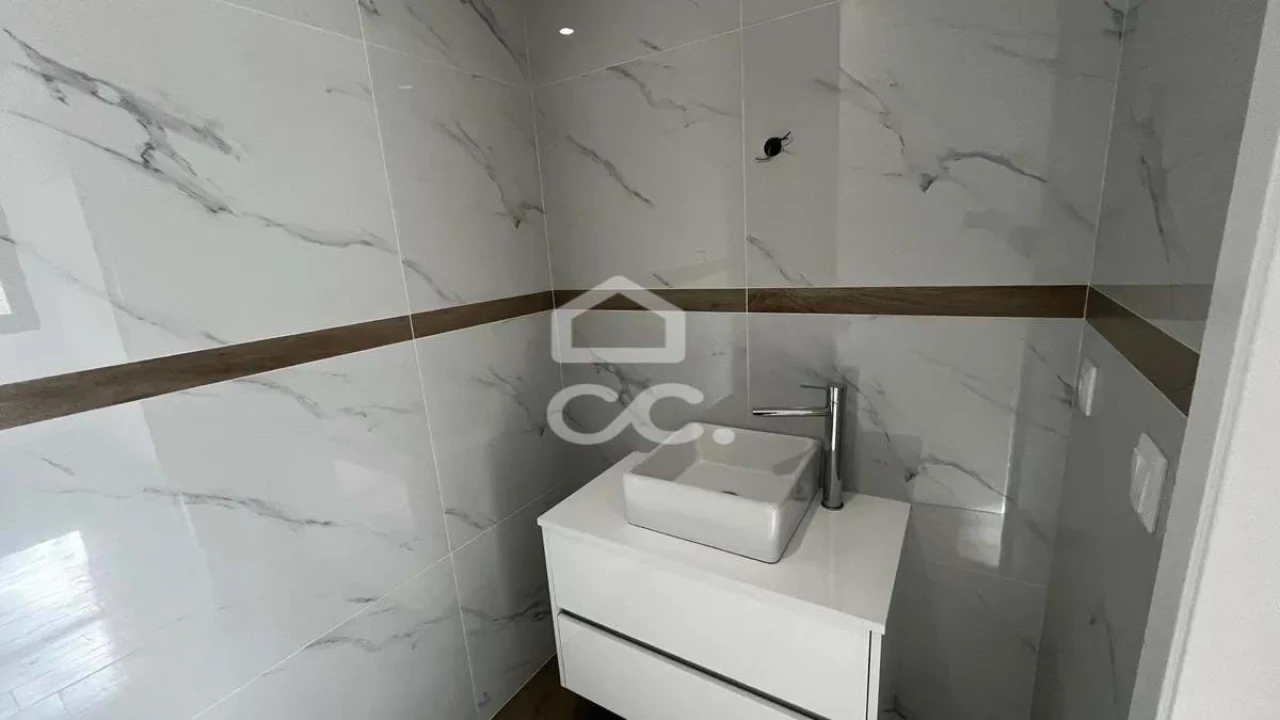 Apartamento T1 para Venda em Darque Foto 7