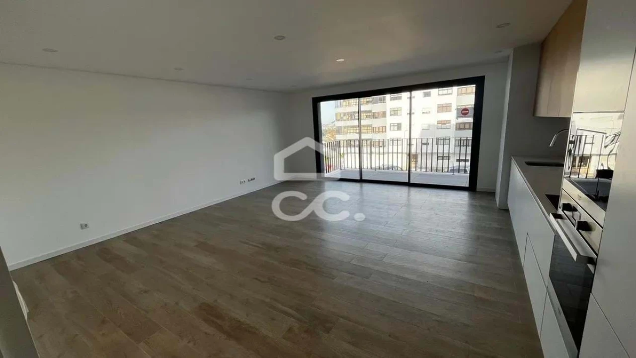 Apartamento T1 para Venda em Darque Foto 5