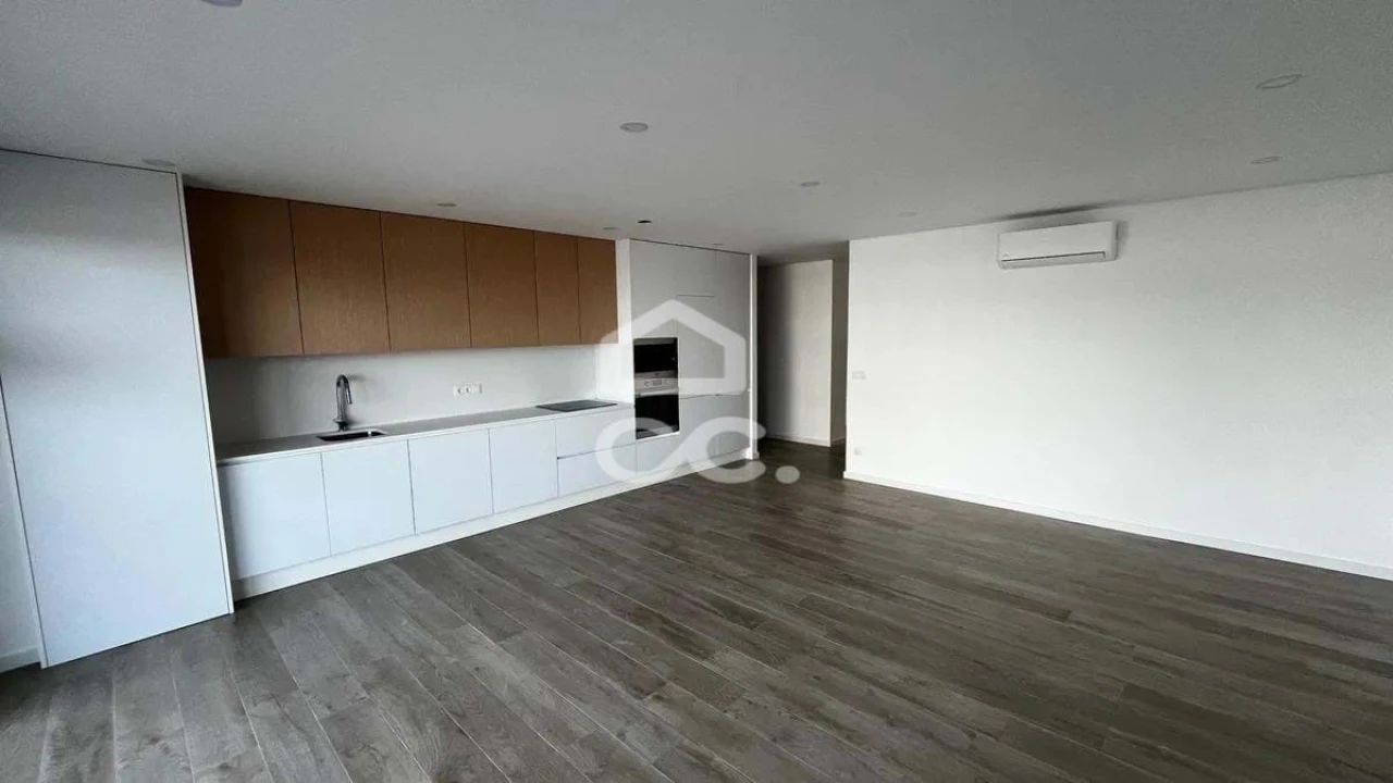 Apartamento T1 para Venda em Darque Foto 16