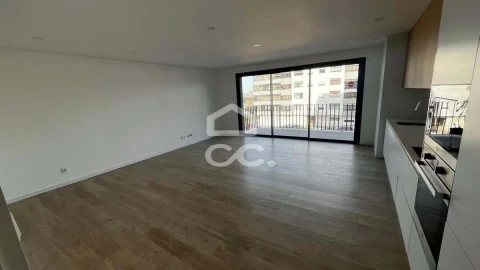 Apartamento T1 para Venda em Darque