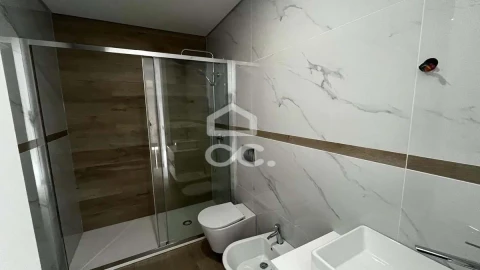 Apartamento T1 para Venda em Darque