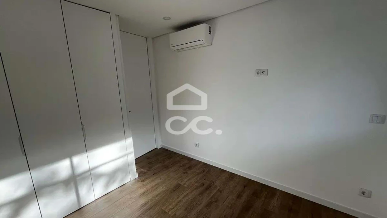 Apartamento T1 para Venda em Darque Foto 15