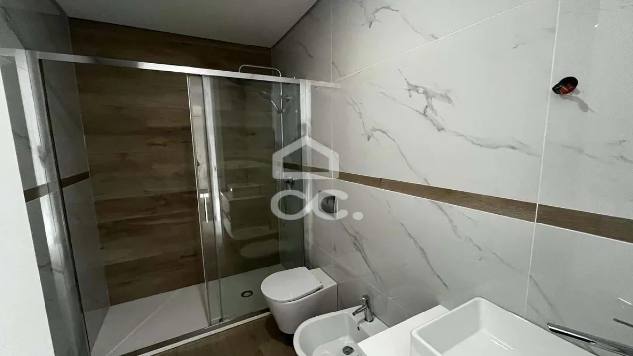 Apartamento T1 para Venda em Darque Foto 12