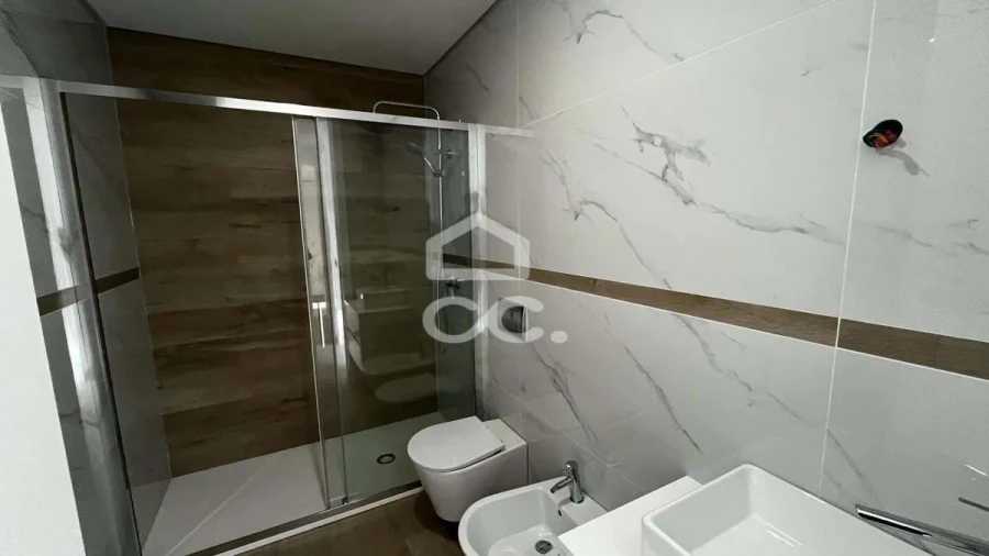 Apartamento T1 para Venda em Darque Foto 12