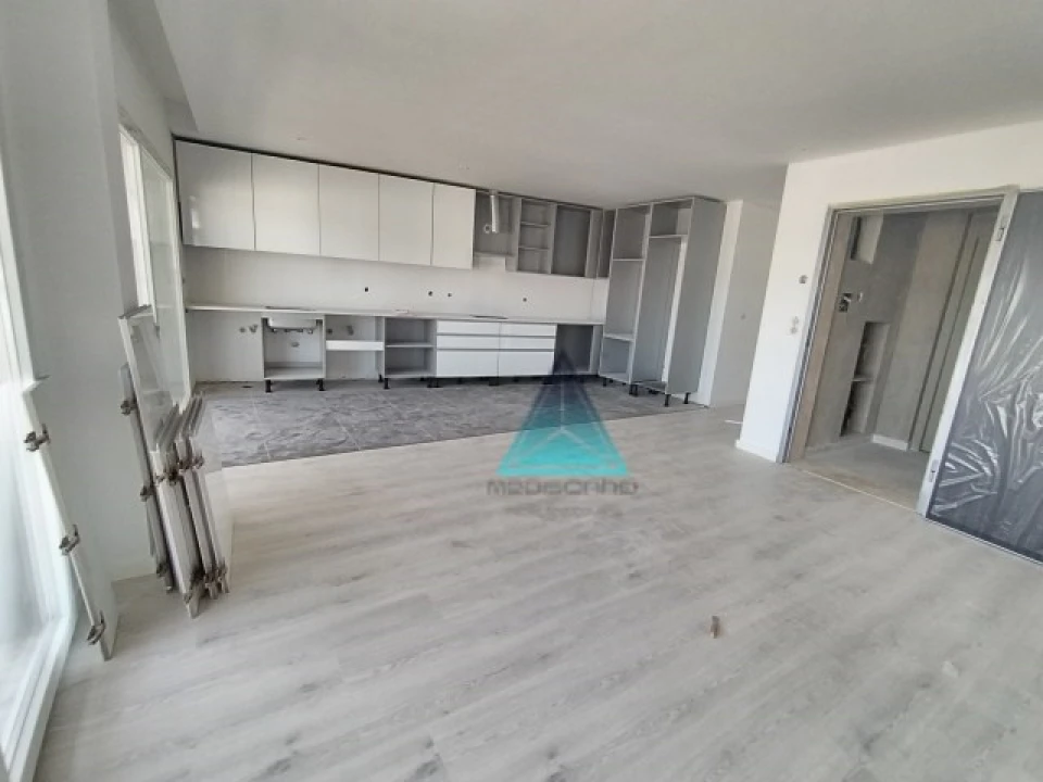 Apartamento T2 para Venda em Corroios Foto 1