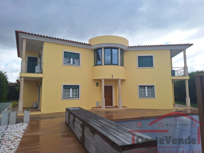 Moradia T4 para Venda em Cadaval e Pêro Moniz