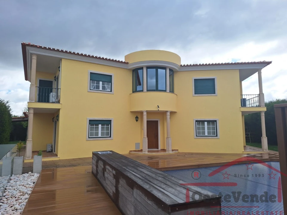 Moradia T4 para Venda em Cadaval e Pêro Moniz Foto 1