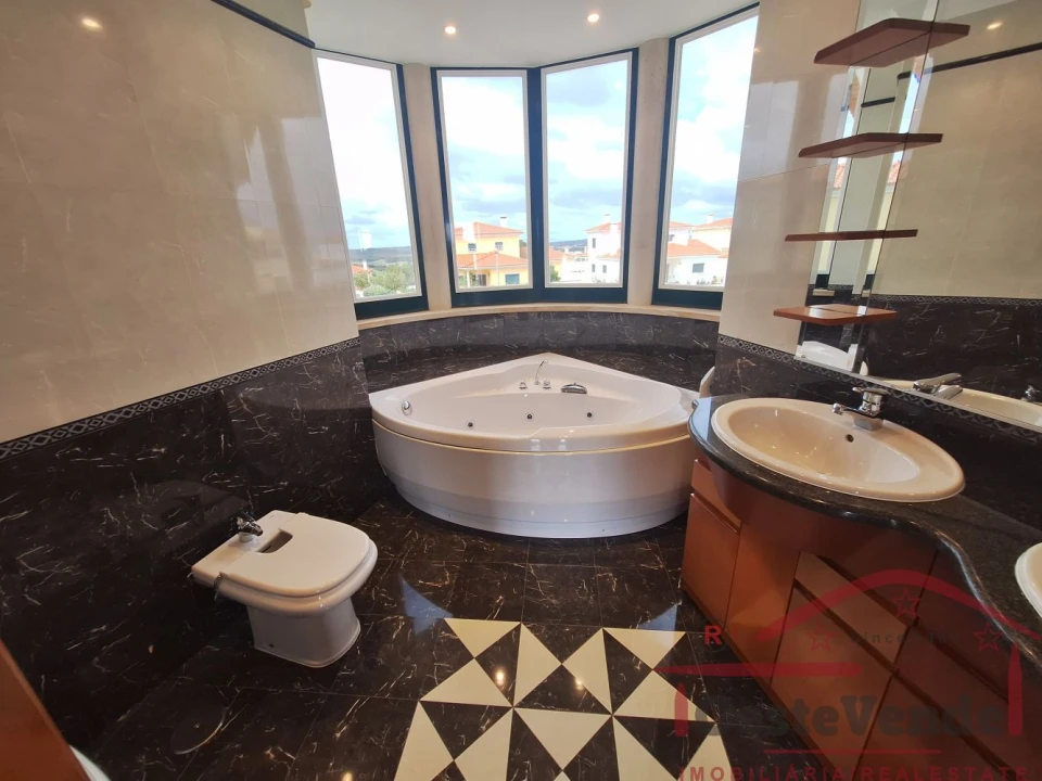 Moradia T4 para Venda em Cadaval e Pêro Moniz Foto 34