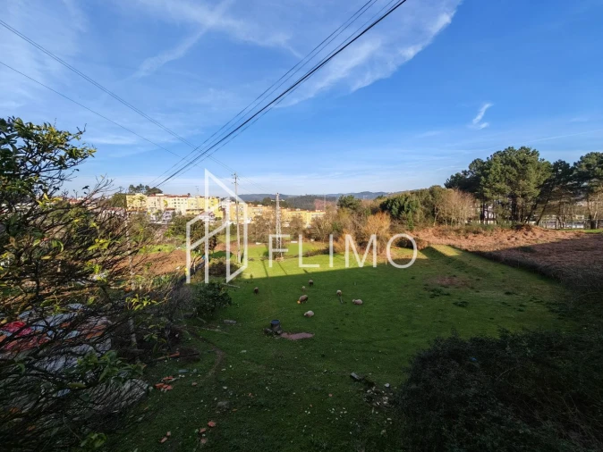 Terreno para Venda em São João da Madeira Foto 3