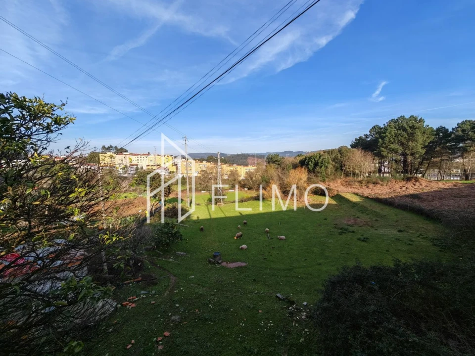 Terreno para Venda em São João da Madeira Foto 3