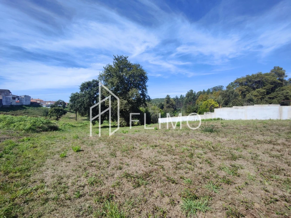 Terreno para Venda em Paços de Brandão Foto 6