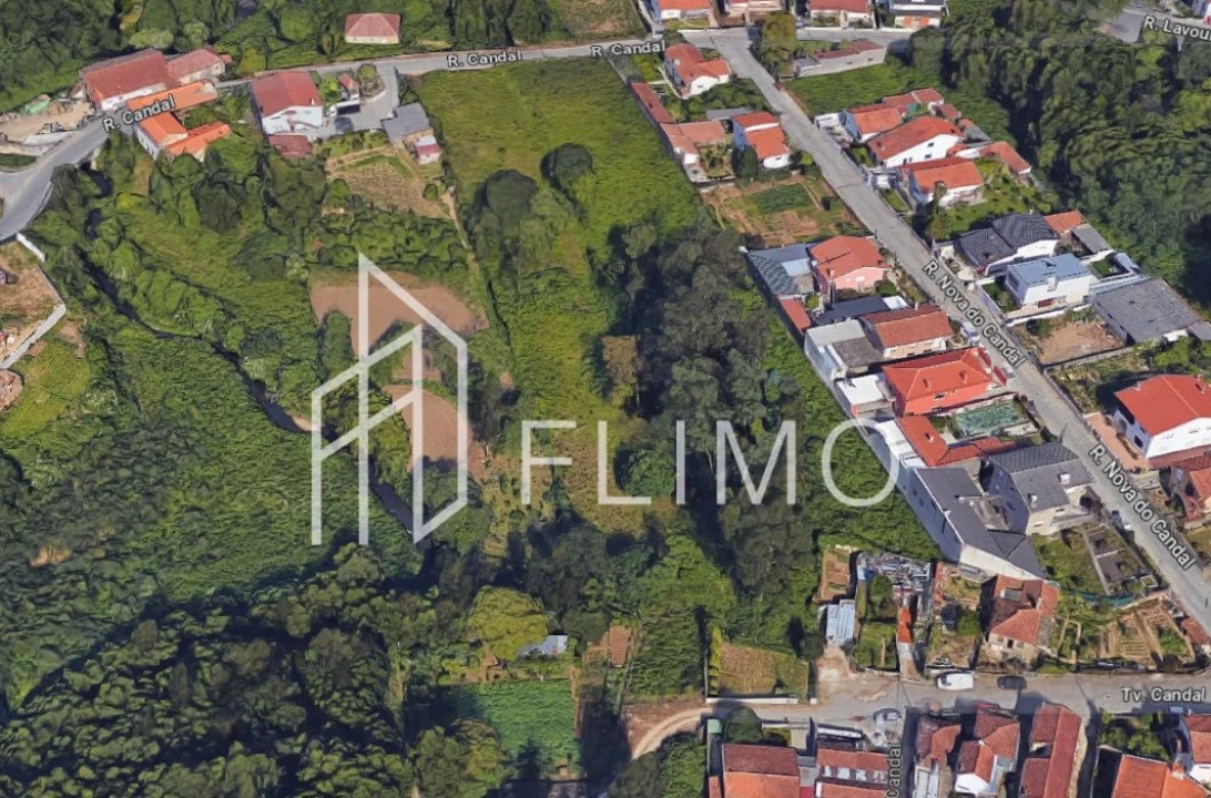 Terreno para Venda em Paços de Brandão Foto 5