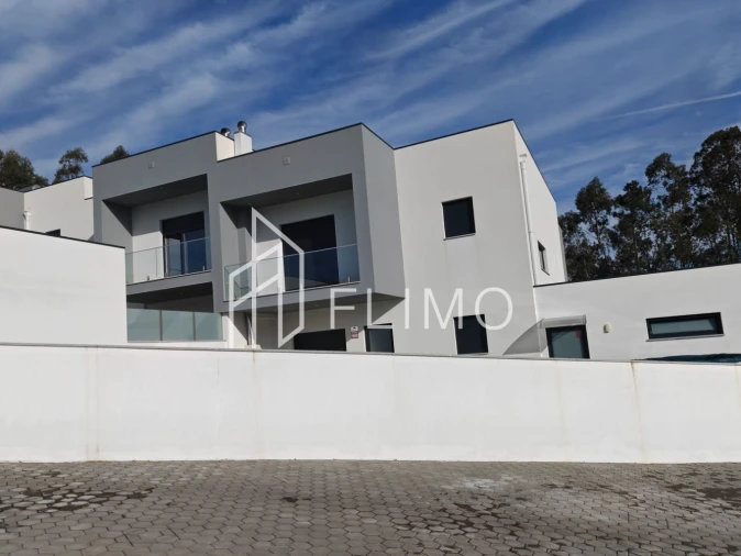 Moradia T3 para Venda em Nogueira do Cravo e Pindelo Foto 1