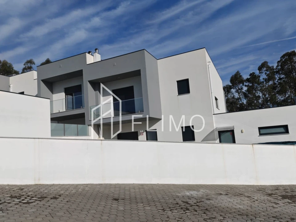 Moradia T3 para Venda em Nogueira do Cravo e Pindelo Foto 1