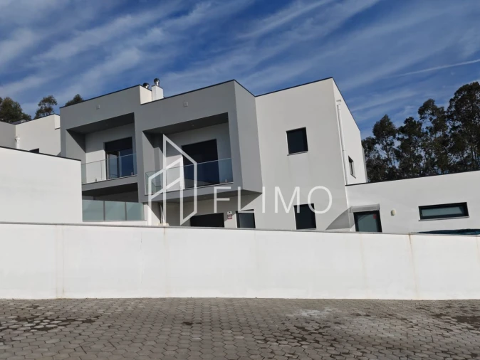 Moradia T3 para Venda em Nogueira do Cravo e Pindelo Foto 1