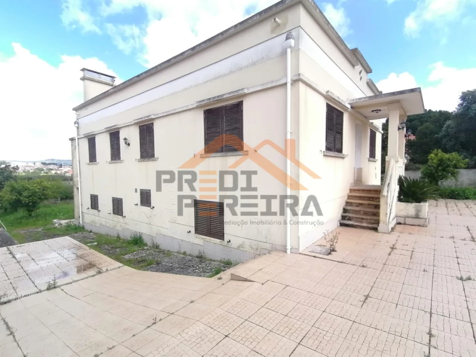 Moradia T7 para Venda em Loures Foto 1