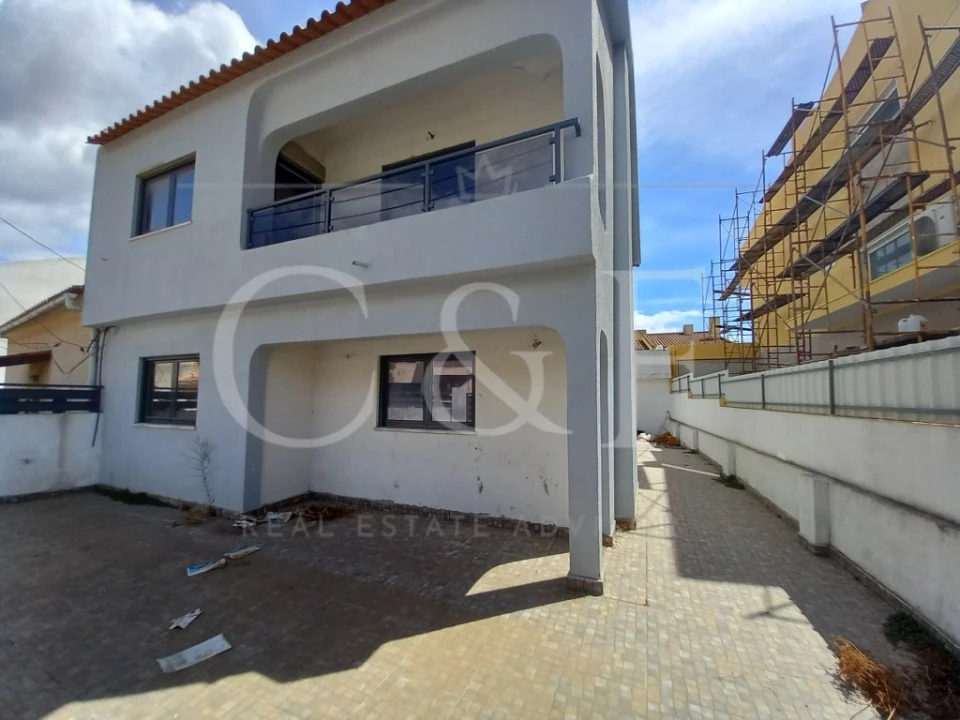 Moradia T5 para Venda em Amora Foto 2