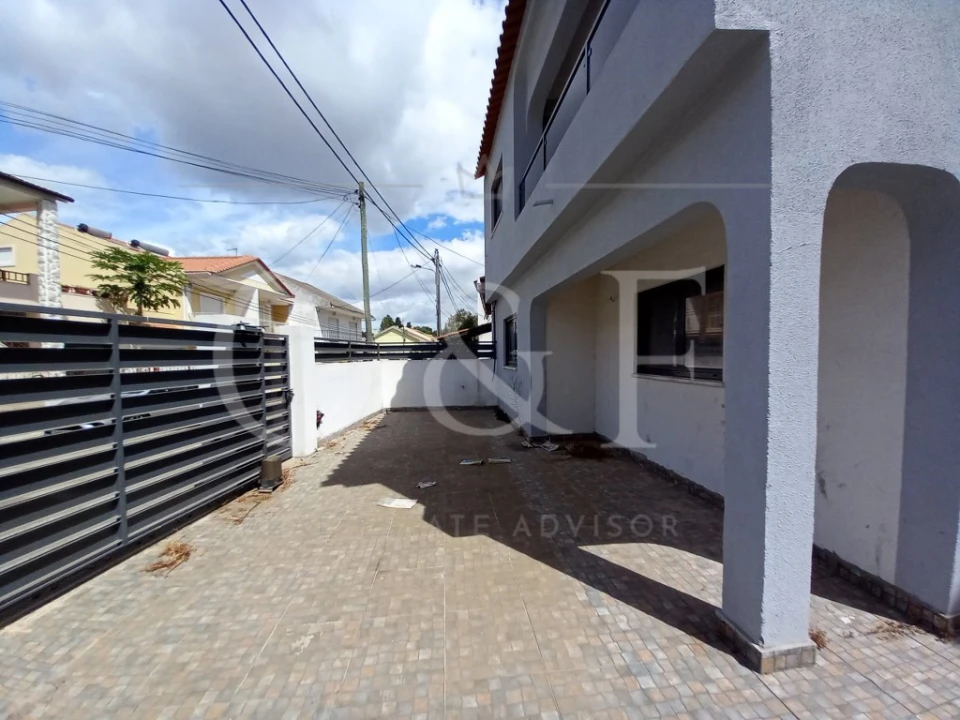 Moradia T5 para Venda em Amora Foto 4