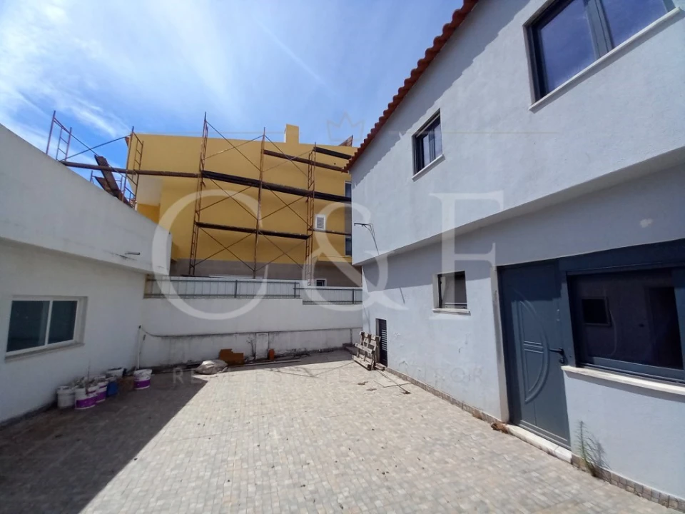 Moradia T5 para Venda em Amora Foto 5