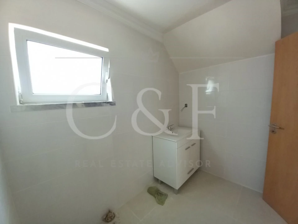 Moradia T5 para Venda em Amora Foto 16