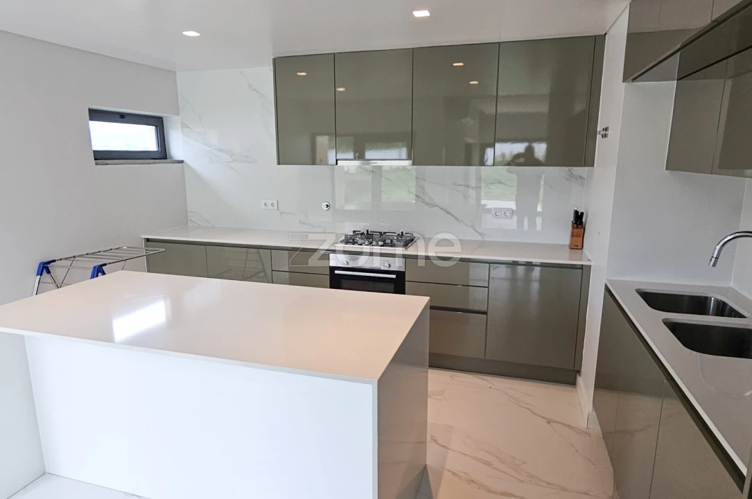 Moradia T4 para Venda em Santa Maria e São Miguel, São Martinho, São Pedro Penaferrim Foto 2
