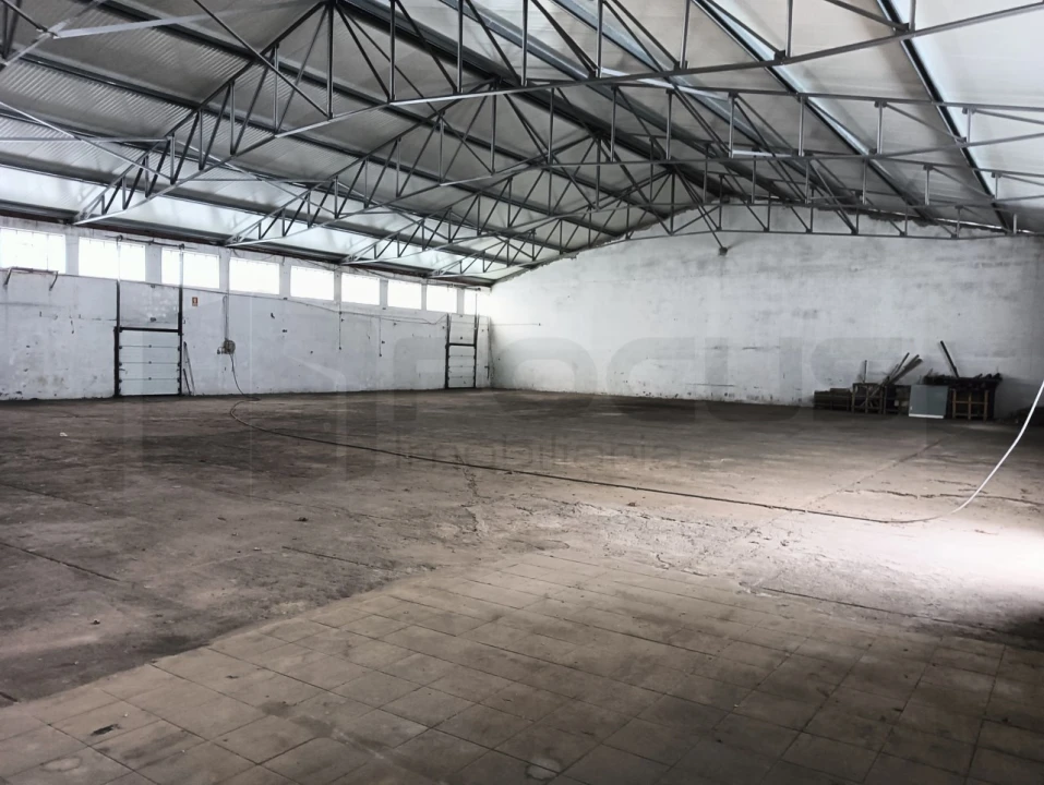 Armazém para Venda em Albergaria-A-Velha e Valmaior Foto 1