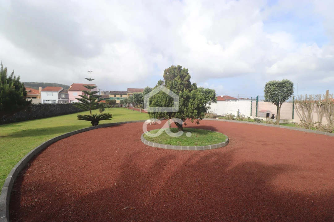 Moradia T3 para Venda em Ribeirinha Foto 7