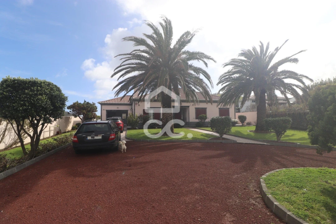 Moradia T3 para Venda em Ribeirinha Foto 2