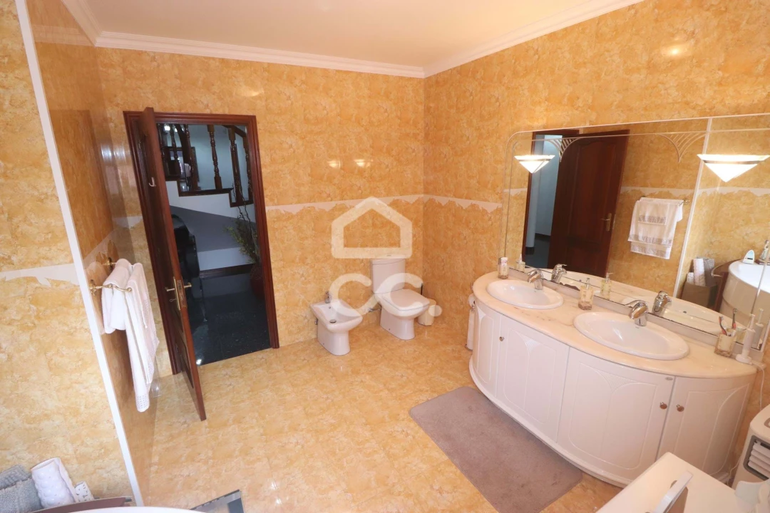 Moradia T3 para Venda em Ribeirinha Foto 25