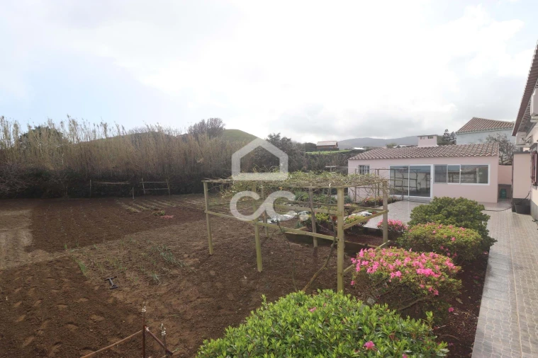 Moradia T3 para Venda em Ribeirinha Foto 35