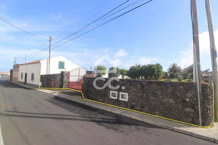 Moradia T3 para Venda em Ribeirinha Foto 2