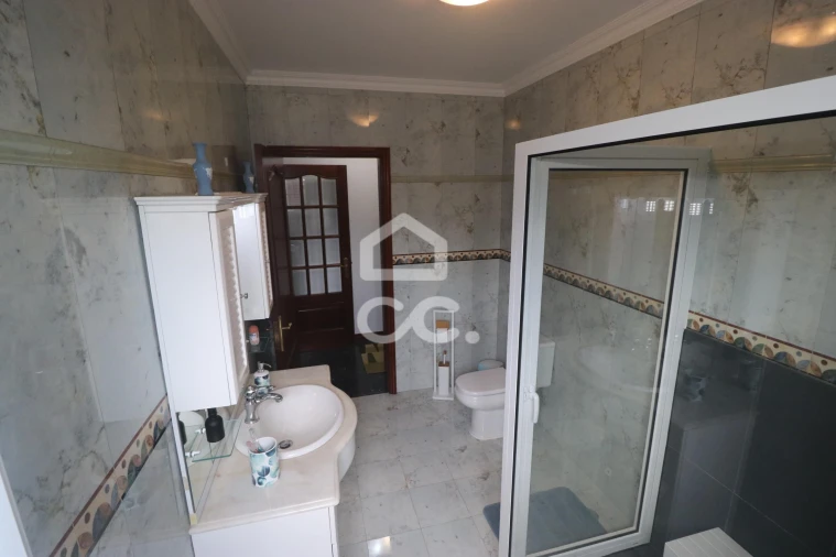 Moradia T3 para Venda em Ribeirinha Foto 18