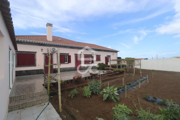 Moradia T3 para Venda em Ribeirinha Foto 34