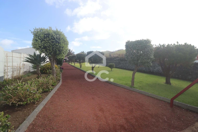 Moradia T3 para Venda em Ribeirinha Foto 4