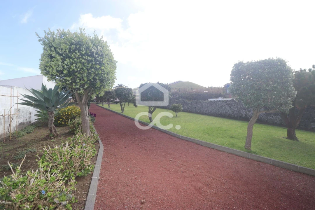 Moradia T3 para Venda em Ribeirinha Foto 6