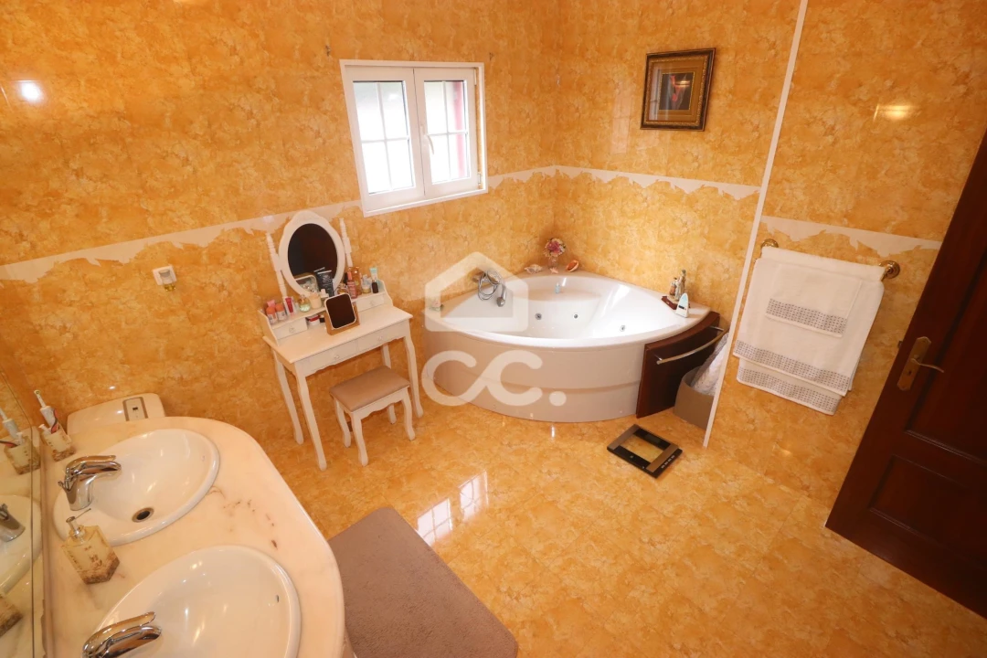 Moradia T3 para Venda em Ribeirinha Foto 24