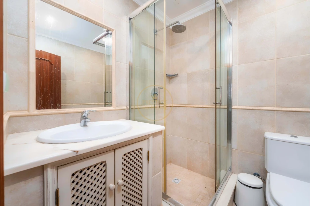 Moradia T4 para Arrendamento em Quarteira Foto 34