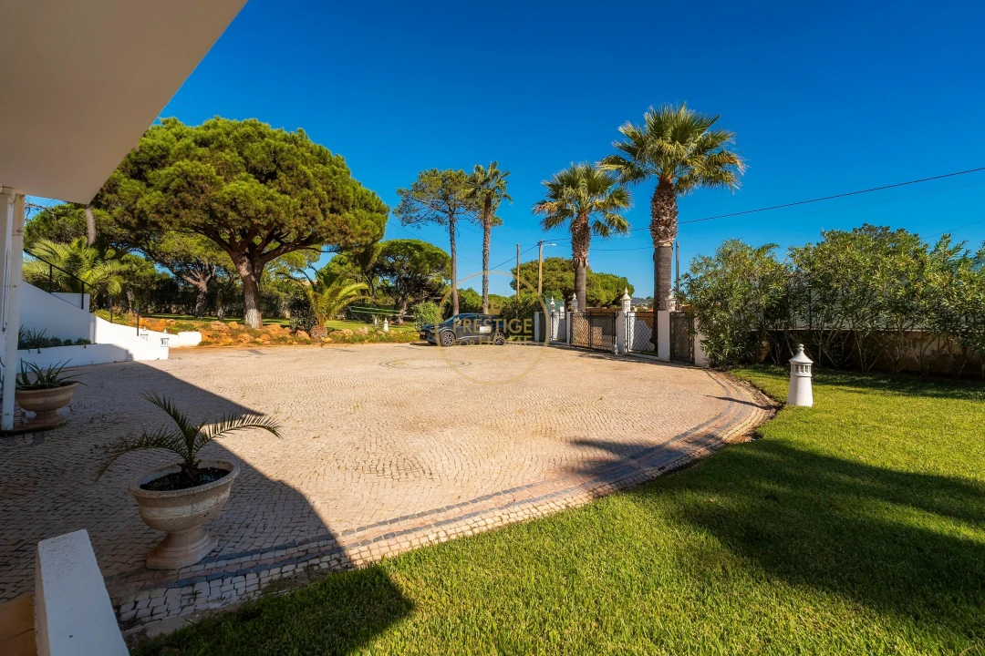 Moradia T4 para Arrendamento em Quarteira Foto 22