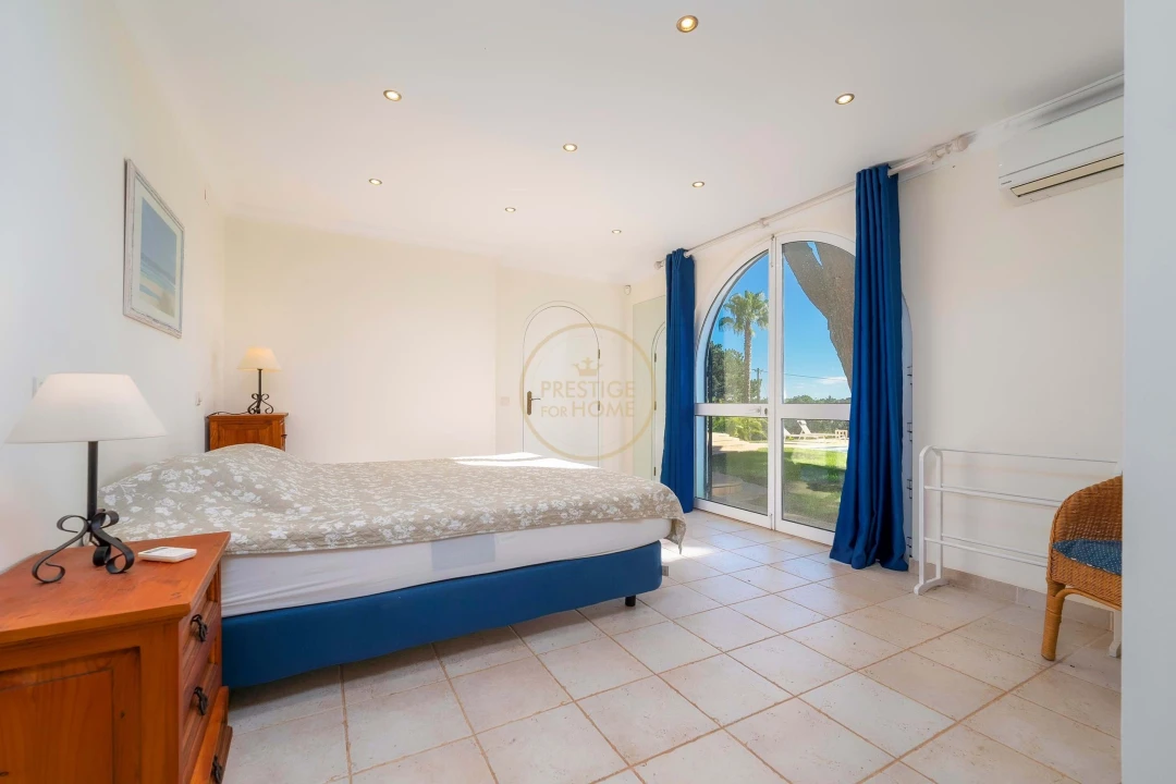 Moradia T4 para Arrendamento em Quarteira Foto 17