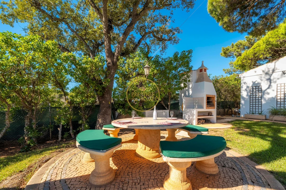 Moradia T4 para Arrendamento em Quarteira Foto 21