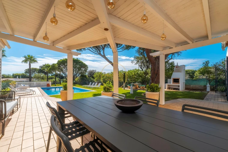 Moradia T4 para Arrendamento em Quarteira Foto 6