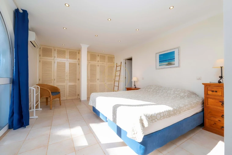 Moradia T4 para Arrendamento em Quarteira Foto 15