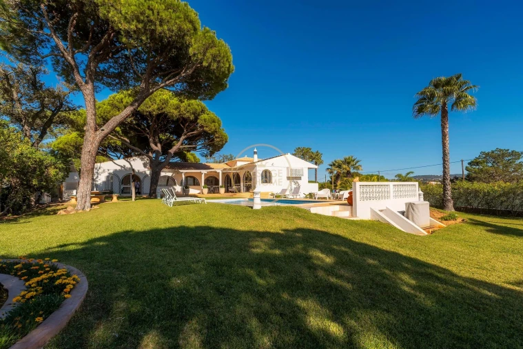 Moradia T4 para Arrendamento em Quarteira Foto 80