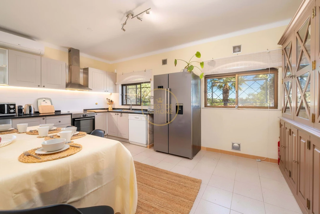 Moradia T4 para Arrendamento em Quarteira Foto 13